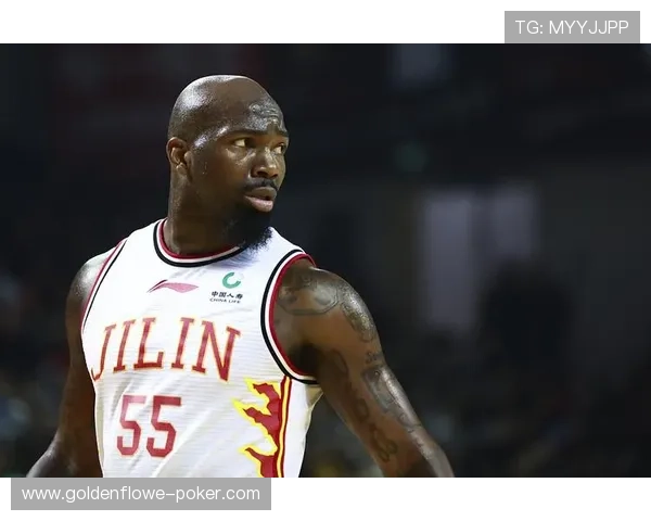 多米尼克·琼斯:从篮球场到生活的无畏挑战与成长之路 多米尼克·琼斯:从篮球场到生活的无畏挑战与成长之路